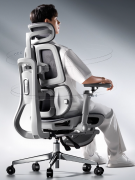 他并不是用拳头死死顶住你